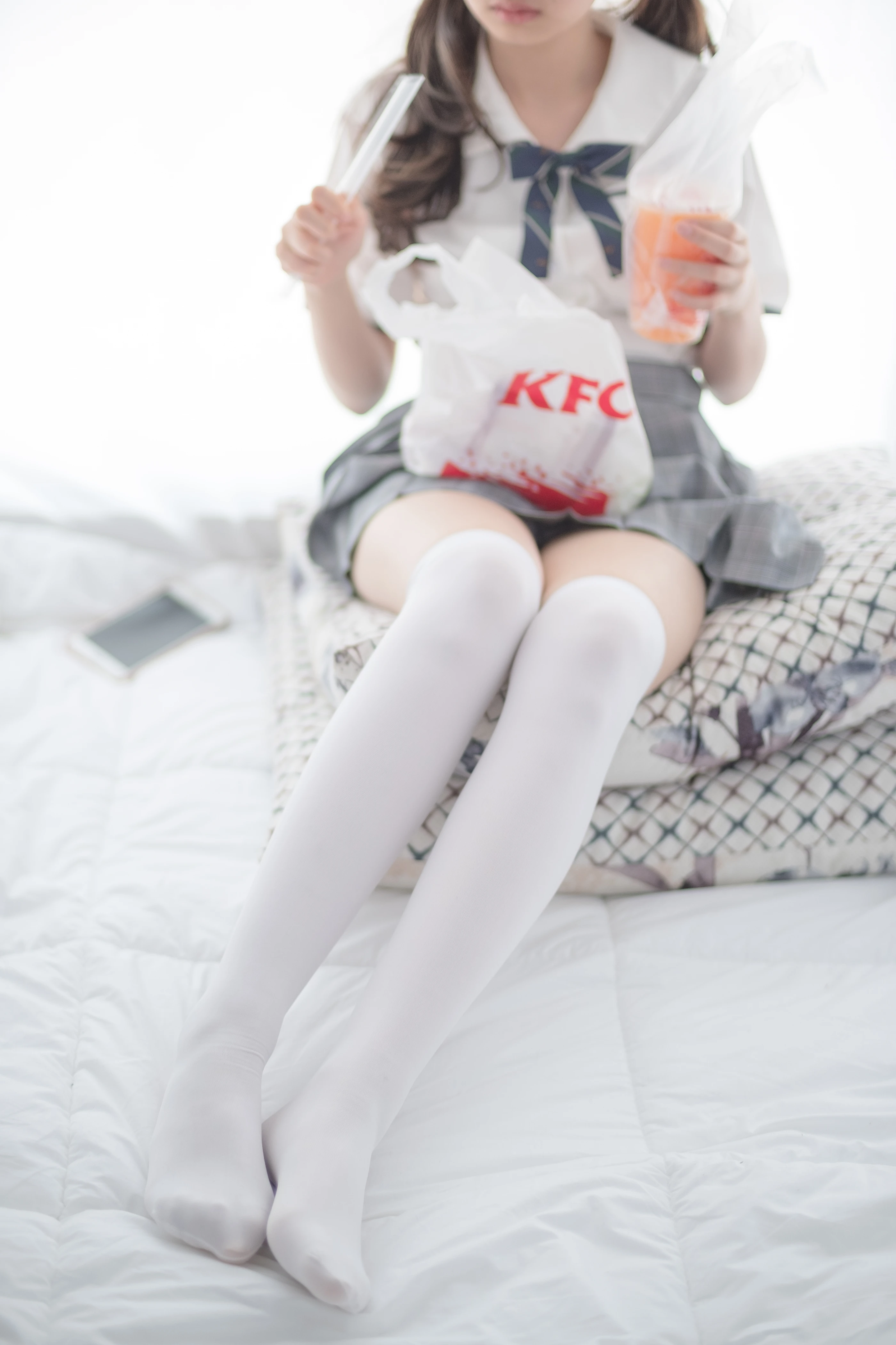 森萝财团 [R15-009] 床上JK白丝 [84P] 1
